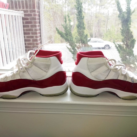 Air Jordan 11 Retro - Picture 2 of 3